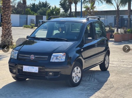 Fiat Panda benzina.     5 posti.      Aria condizionata.    Sterzo elettrico.     Radio.  